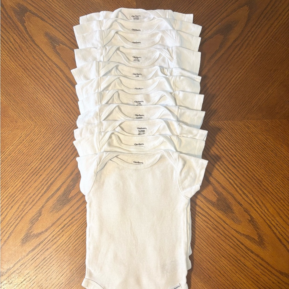 Gerber Plain White Short-Sleeved Onesies 12-count (0-3m)